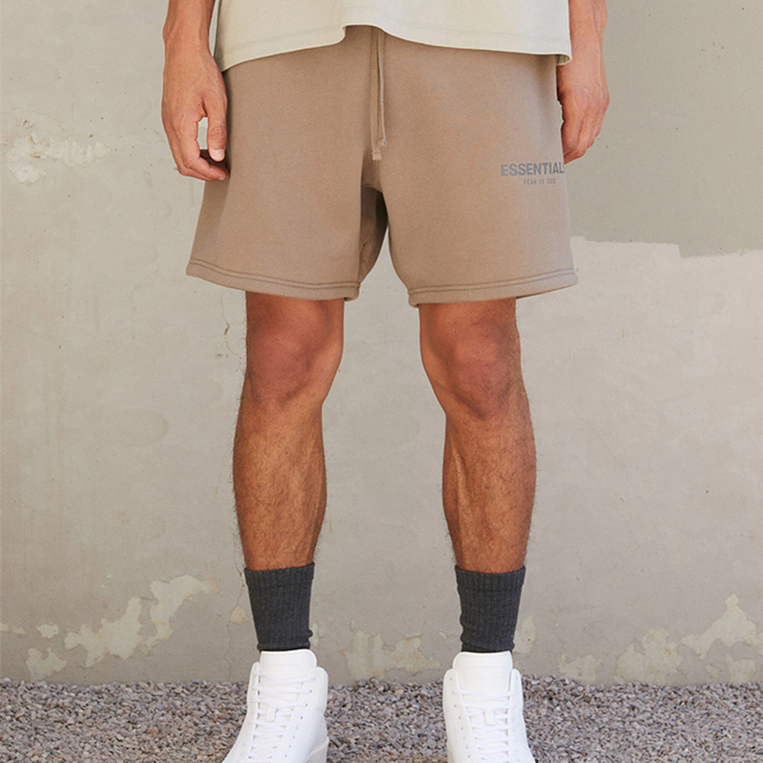 Футболка Fear Of God Essentials, пшенично-коричневая — фото 4