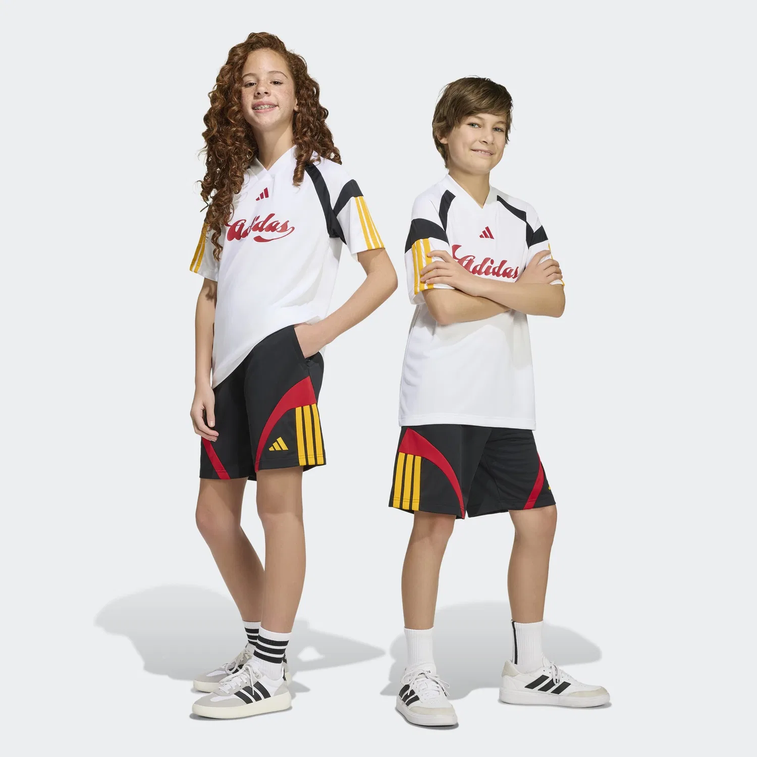 Спортивные брюки Adidas Sportswear Regular Workout Pants черного цвета — фото 4