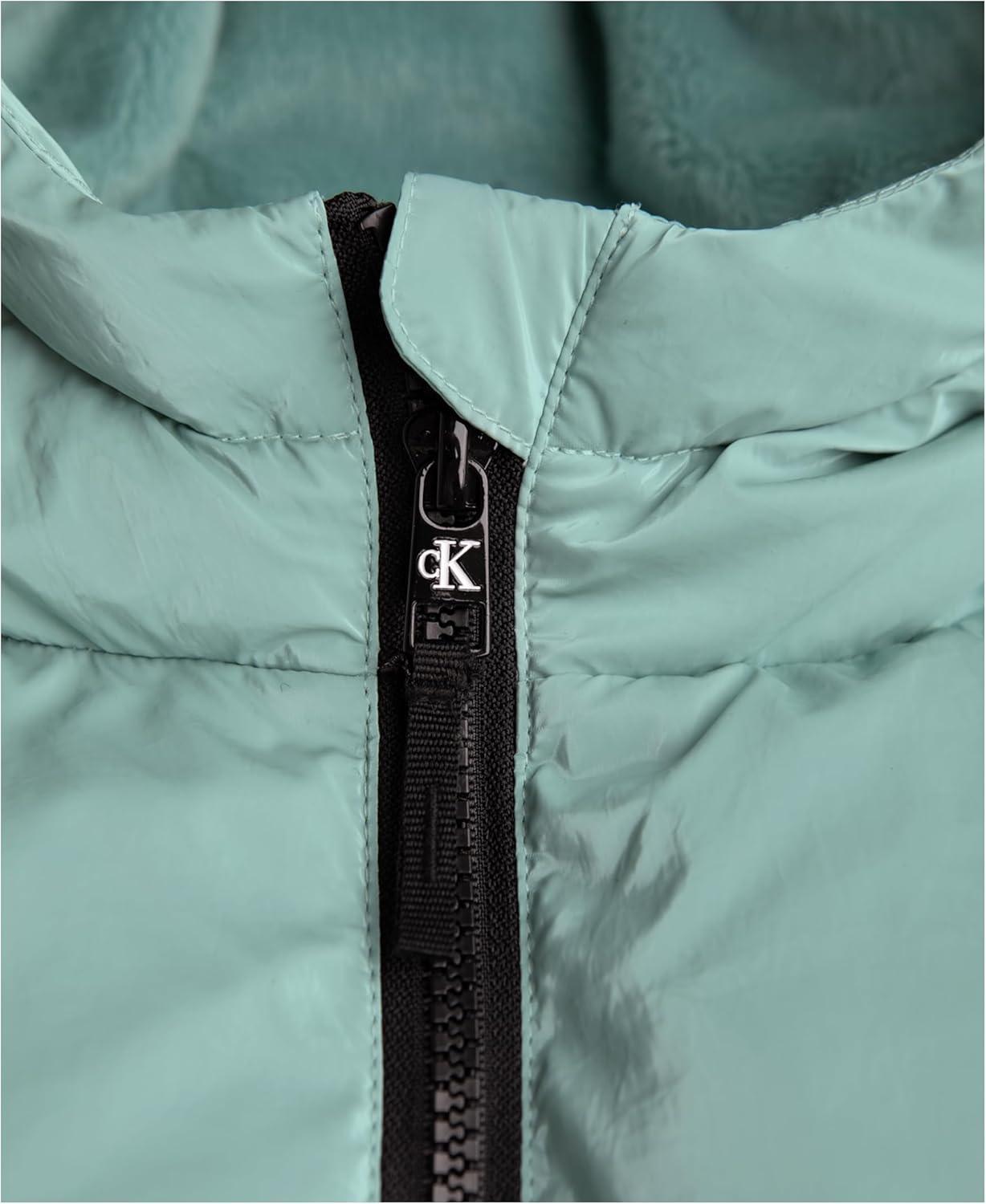 Укороченная зимняя куртка-пуховик Calvin Klein для девочек с капюшоном и флисовой подкладкой, Aquifer Shine — фото 3