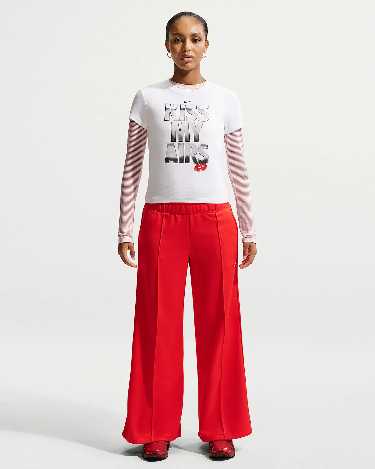 Женские широкие спортивные штаны со средней посадкой Nike Sportswear, Light Crimson/Sail