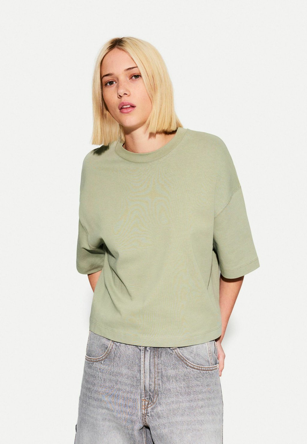 

Базовая футболка HEAVY BOXY FIT SHORT SLEEVE Bershka, хаки