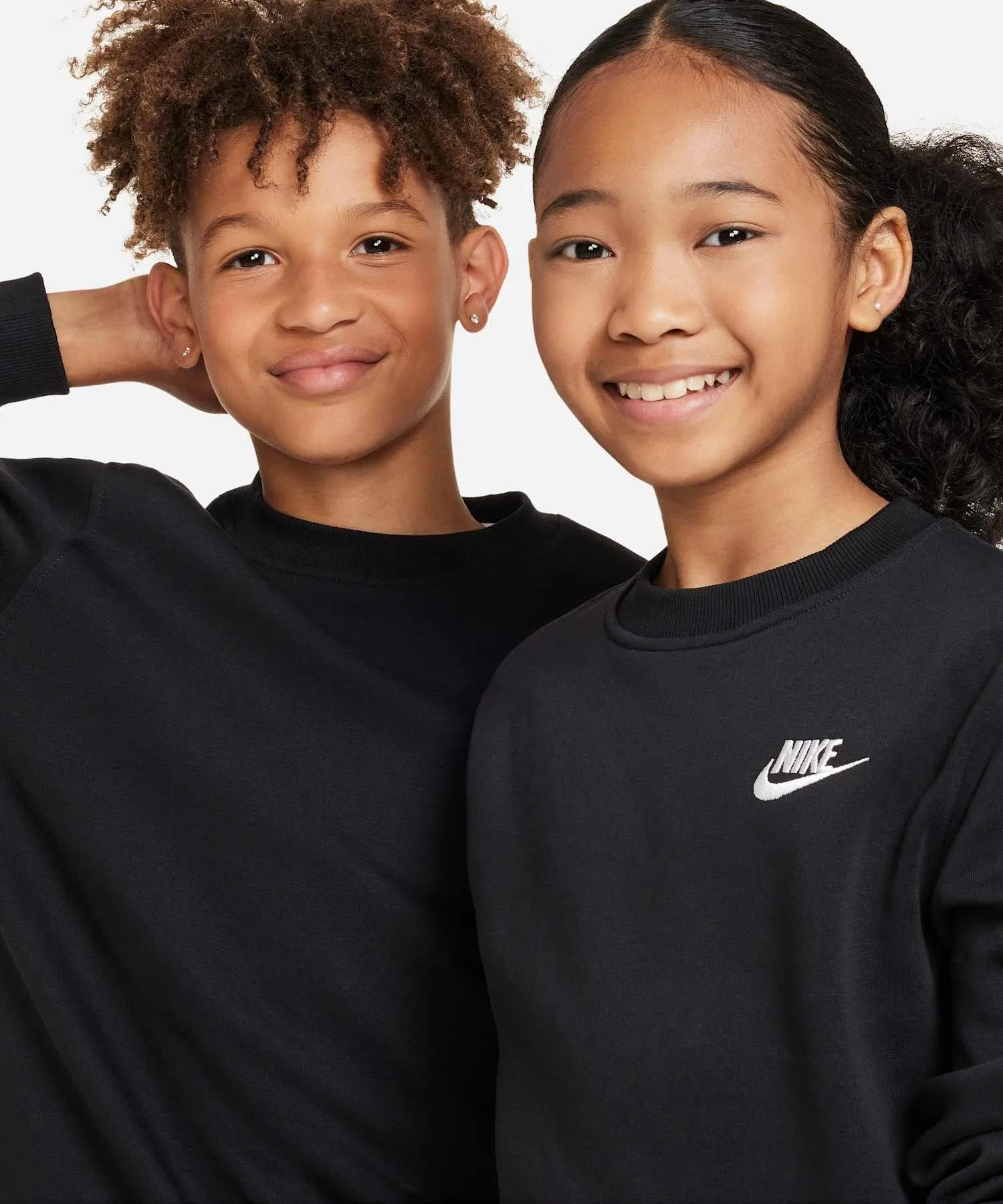 《В наличии комплект》 Детская флисовая толстовка Nike Sportswear Club / Детская флисовая толстовка Nike Sportswear Club FD3006-010, черная — фото 3