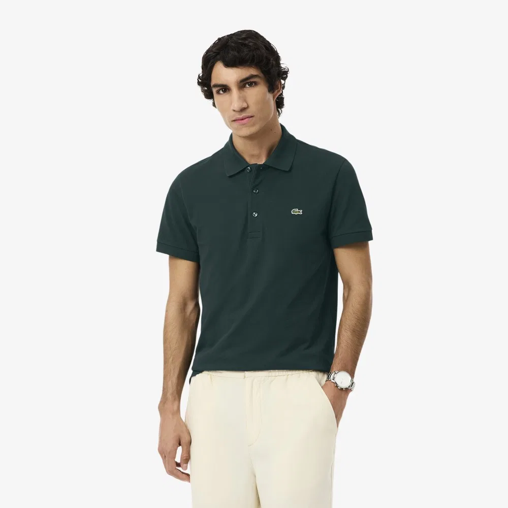 Мужская облегающая футболка-поло с коротким рукавом тёмно-зелёная от Lacoste