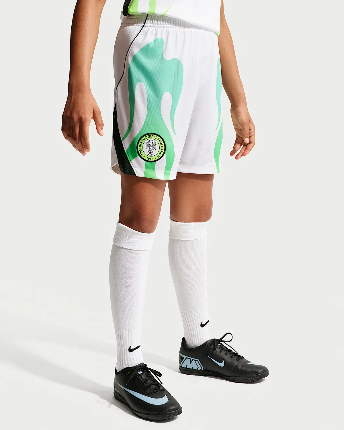 Большие детские шорты Nike Soccer Dri-FIT Replica Nigeria 2026 Stadium Away, White/Black — фото 3