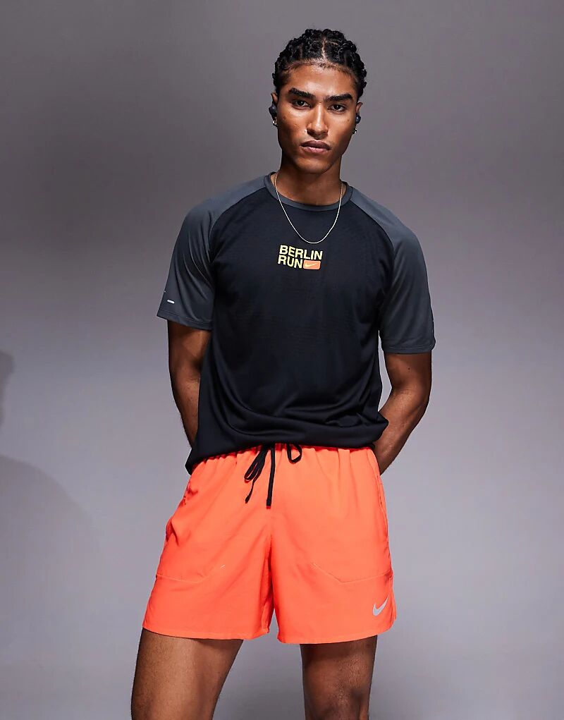 

Шорты Nike Running Dri-FIT Stride 5 дюймов красного цвета