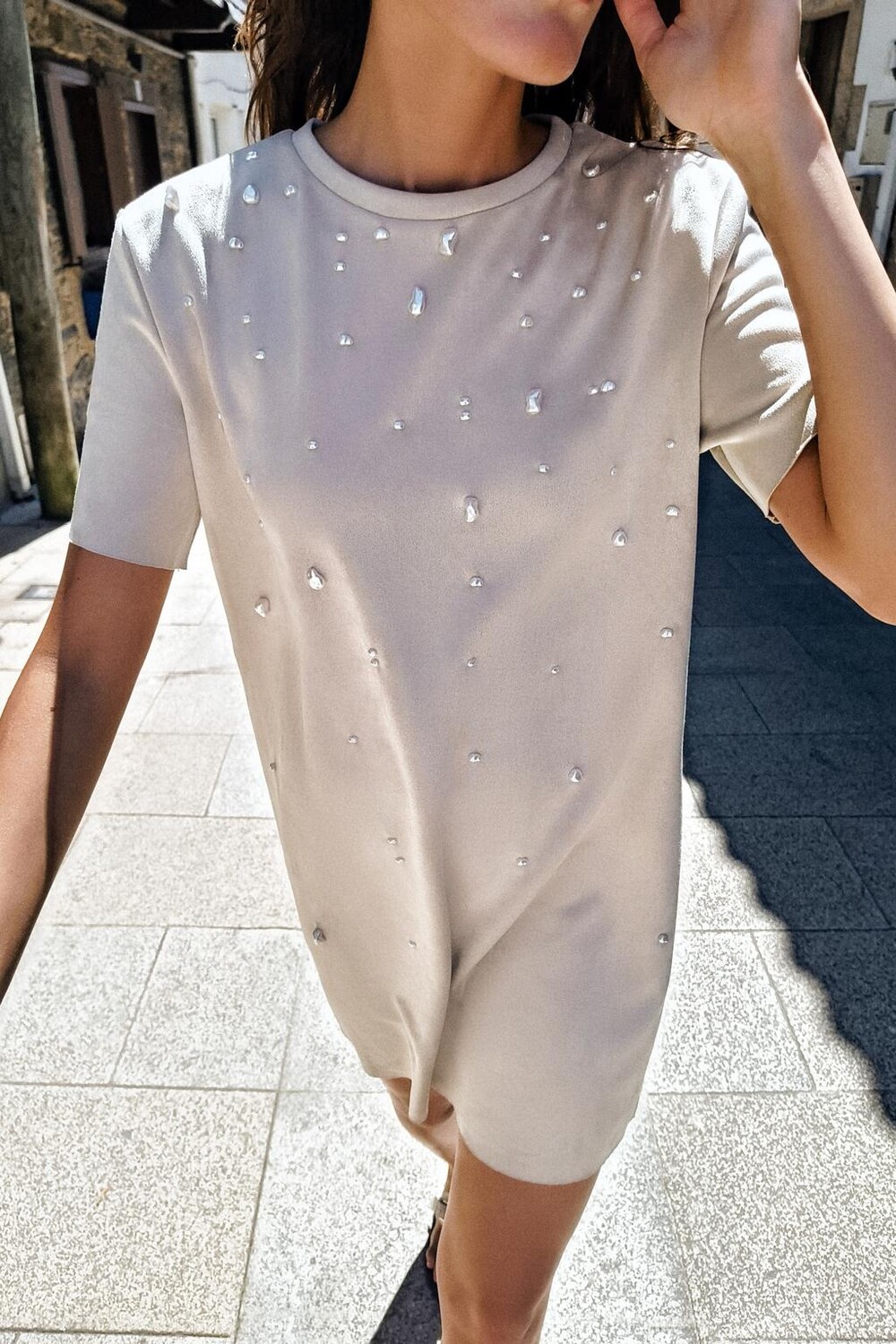 

Платье из искусственной замши с жемчугами ZARA, цвет light sand