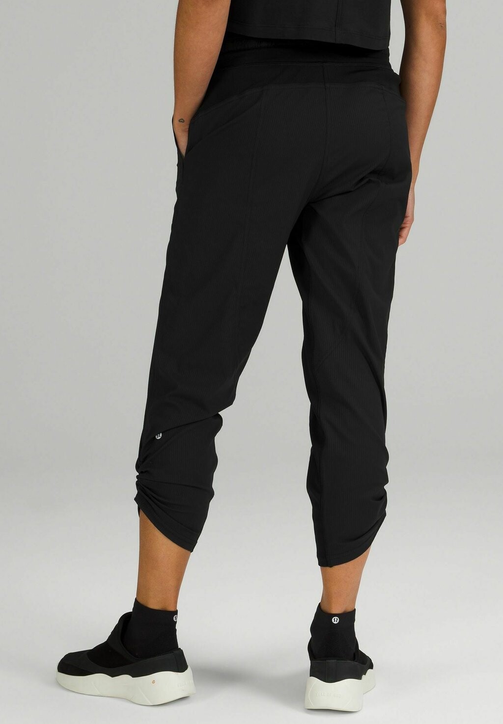 

Спортивные штаны DANCE STUDIO CROP lululemon, черный