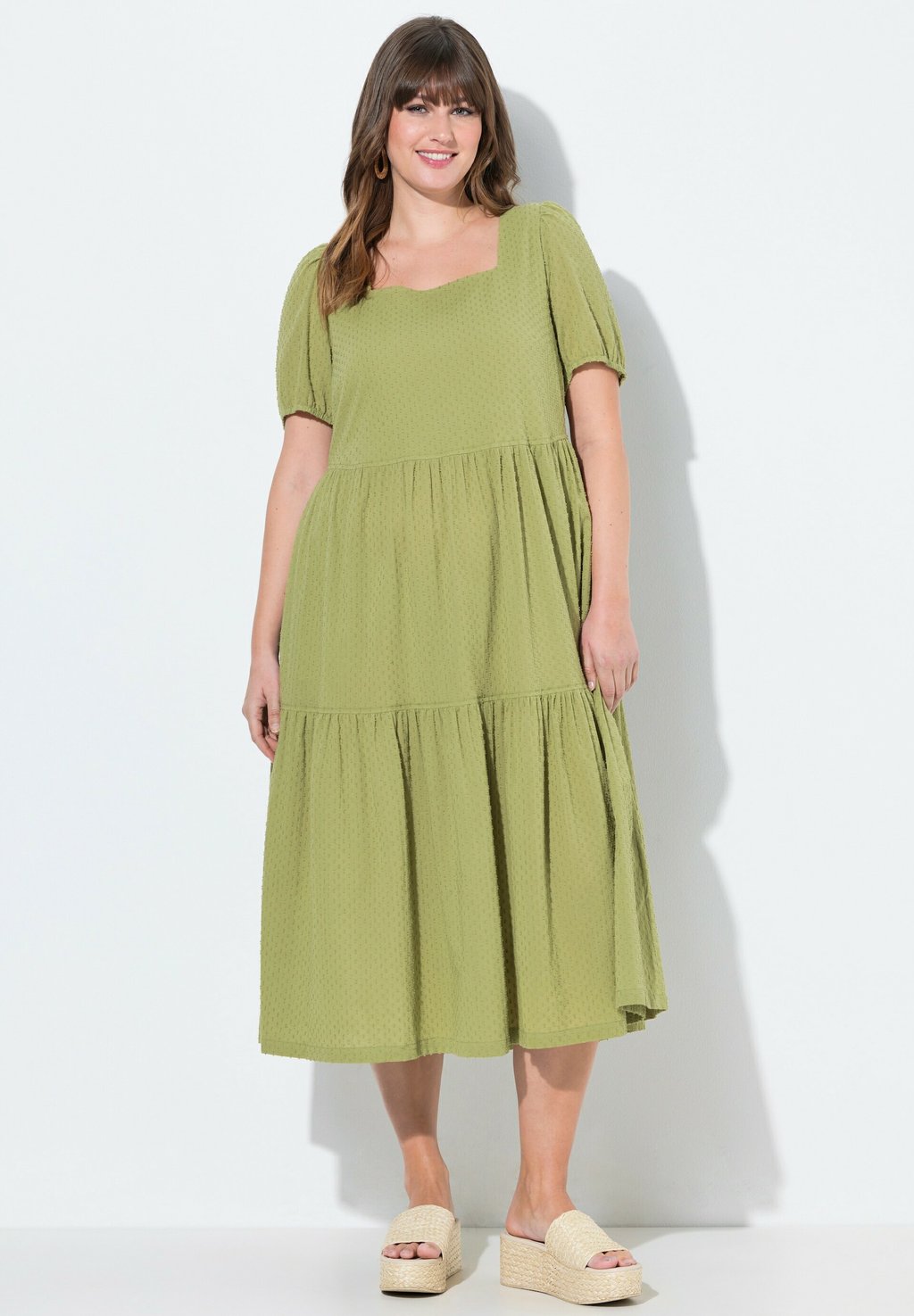 

Повседневное платье SHORT SLEEVE FLOUNCE PANEL Ulla Popken, светло-зеленый