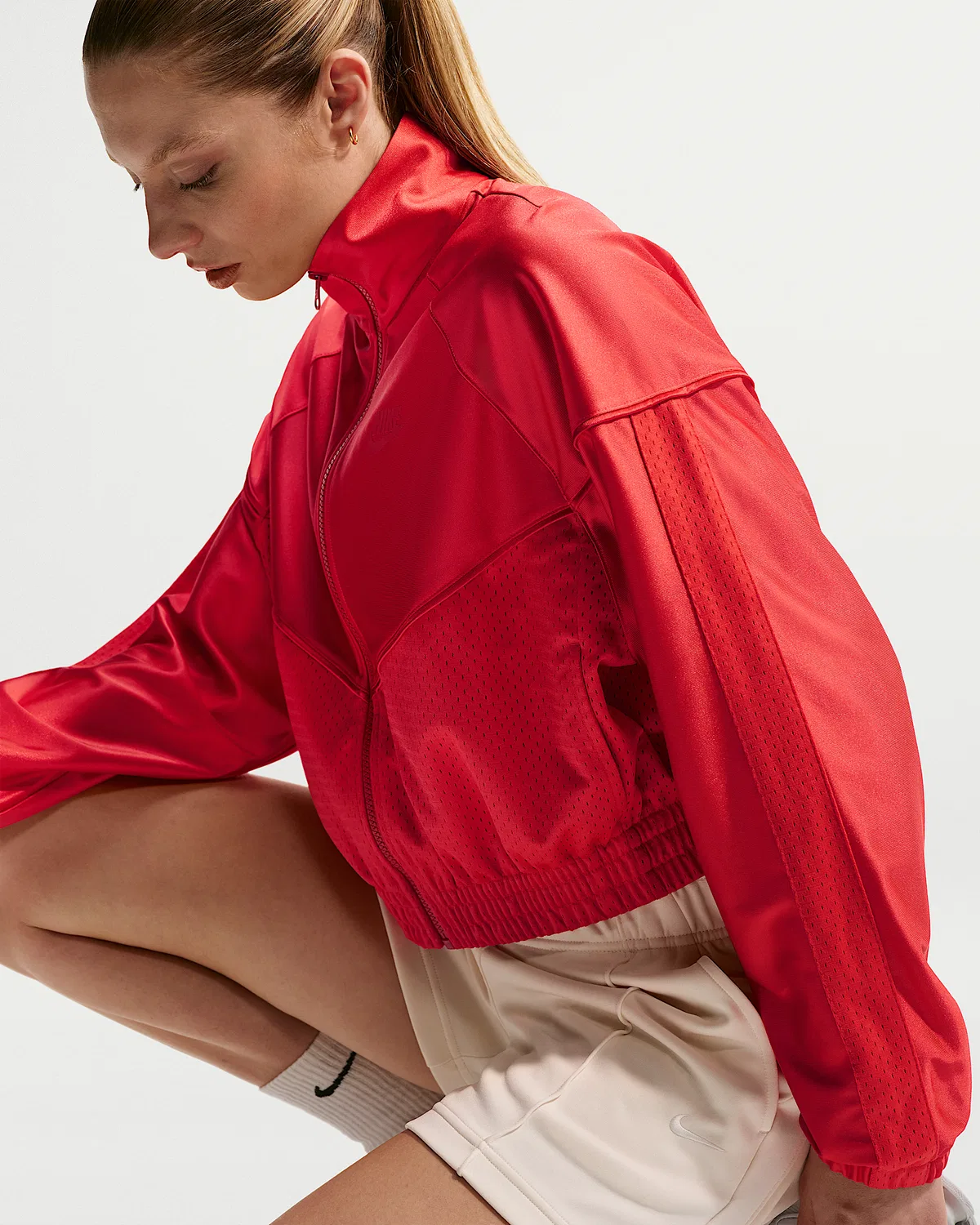 Женская оверсайз куртка Windrunner Nike Sportswear, Light Crimson/Light Crimson — фото 3