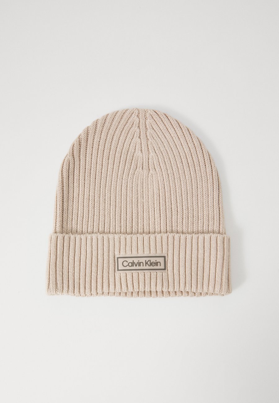

Шапка Calvin Klein PATCH CHUNKY , Chateau Gray/Light Grey