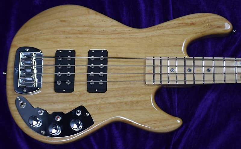 

Басс гитара G&L L-2000, Natural Ash / Maple