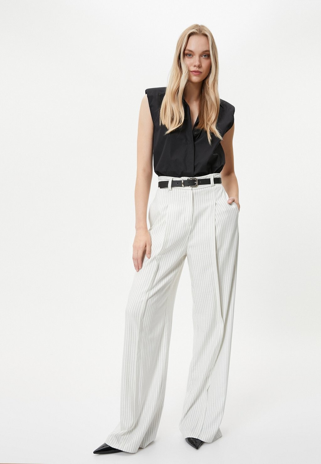 

Блузка на пуговицах CLASSIC NECK BUTTONED Koton, черный
