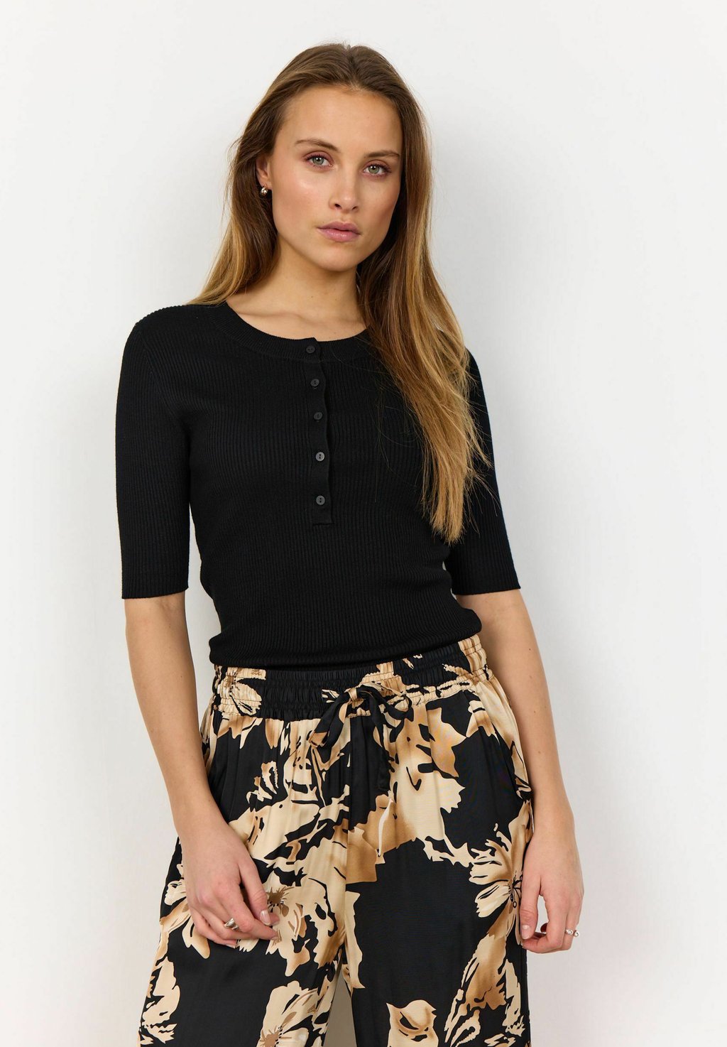

Базовая футболка SC-DOLLIE 781 Soyaconcept, черный