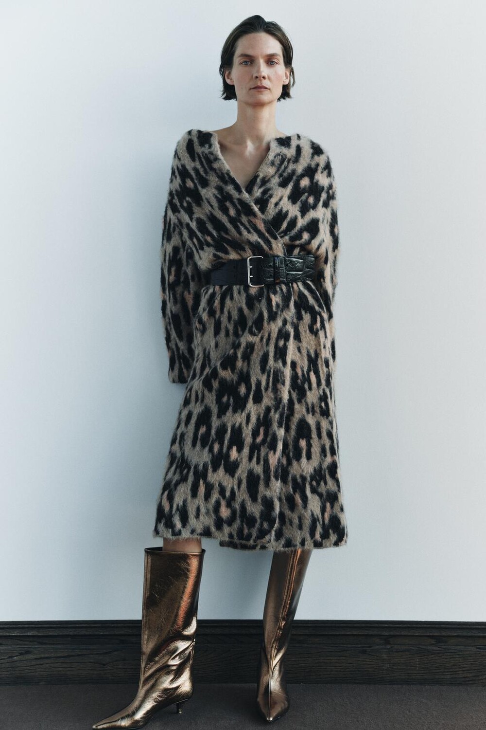 

Длинное пальто из жаккардового узора с животным рисунком ZARA, цвет leopard