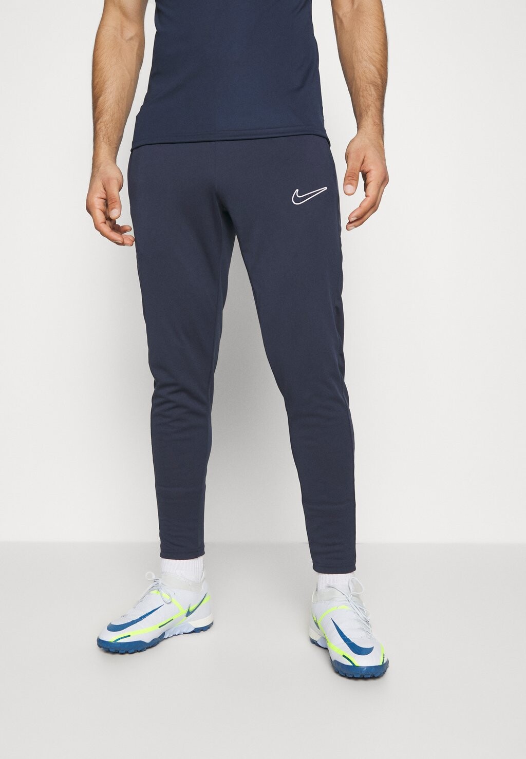 

Спортивные брюки Nike ACADEMY PANT, цвет Obsidian/White