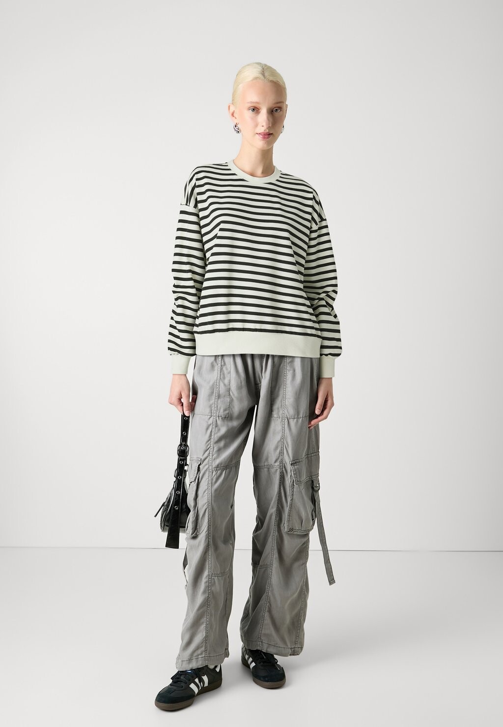 

Спортивный свитер PCANNELY ONECK Pieces, цвет Cloud Dancer/Black