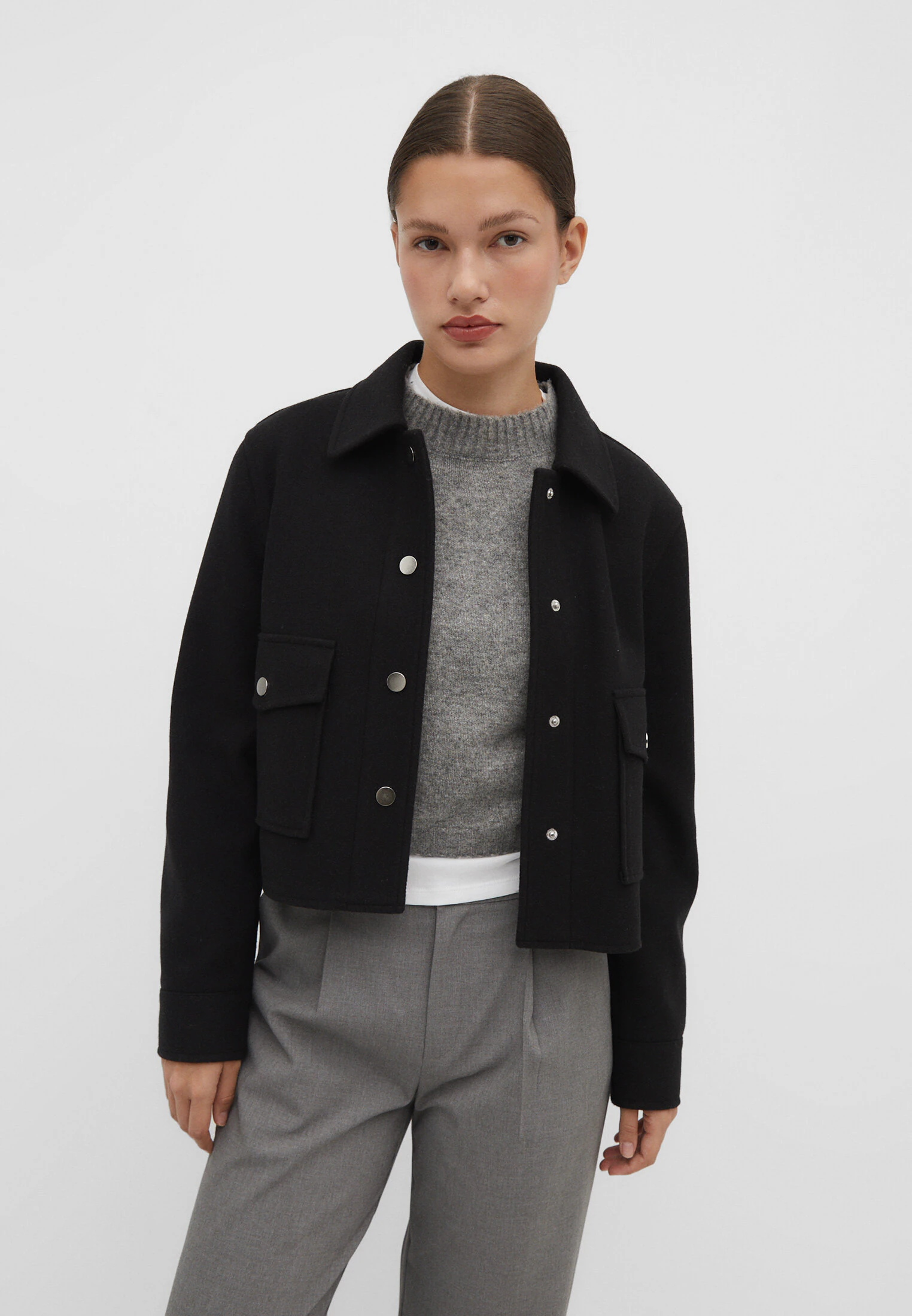 

Мягкая короткая куртка Stradivarius, черный
