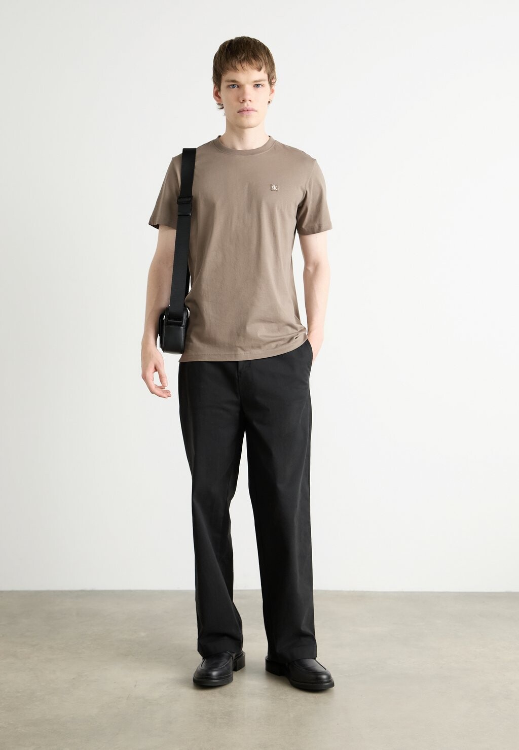 

Базовая футболка EMBRO BADGE Calvin Klein Jeans, бежевый