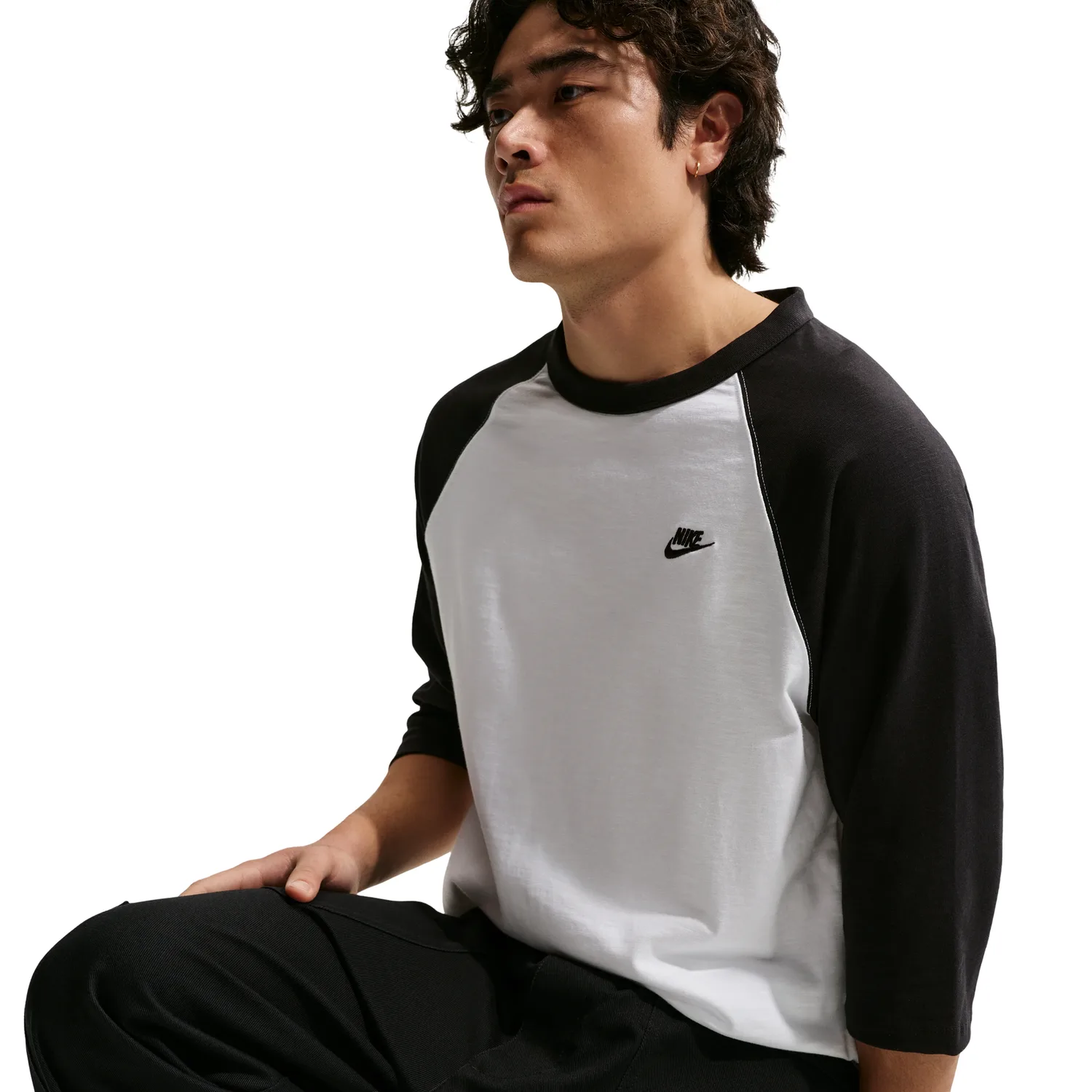 Футболка Nike Sportswear Club с рукавами 3/4 и реглан, цвет «Черно-белый» — фото 2