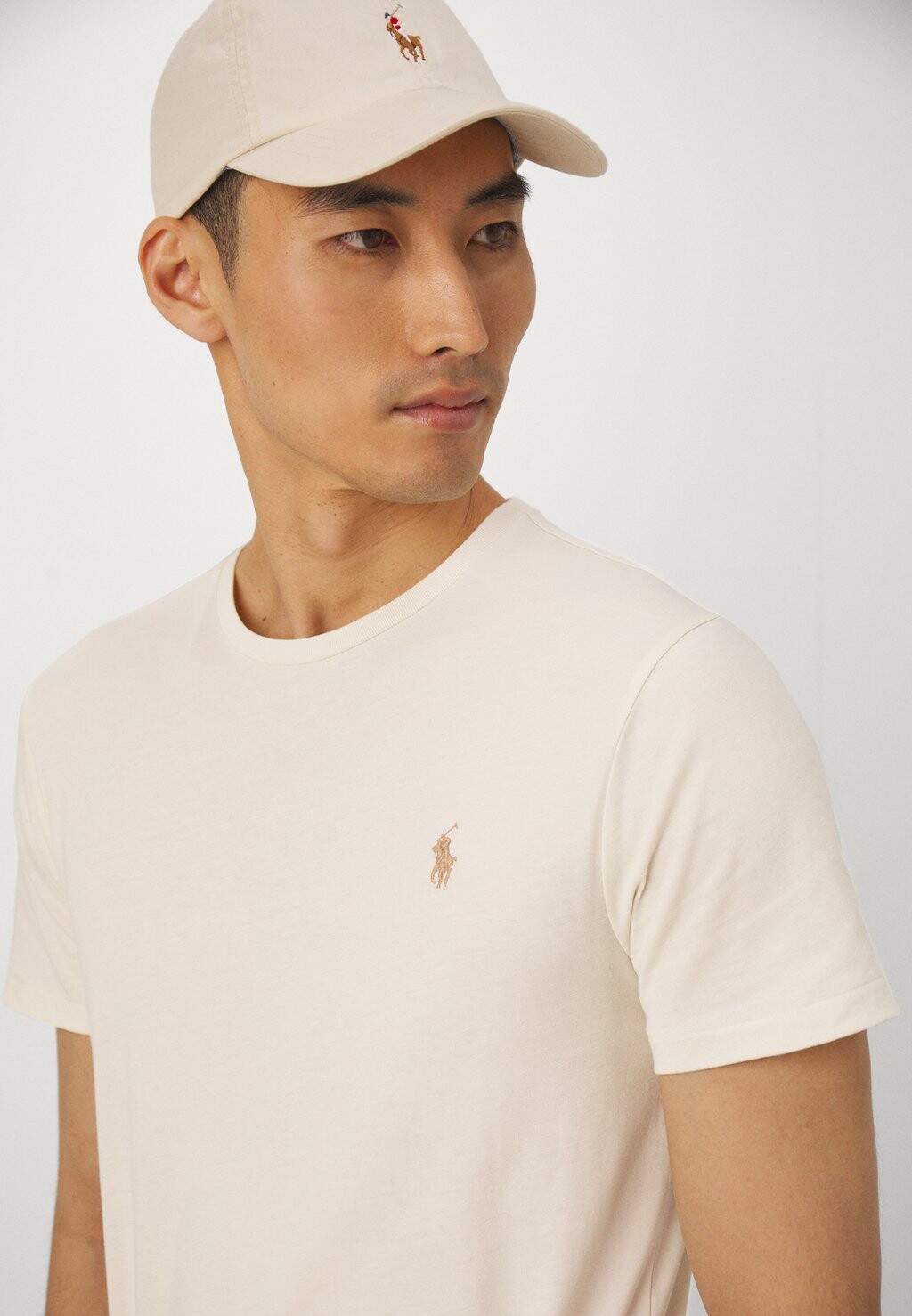 Базовая футболка Polo Ralph Lauren кремового цвета — фото 4