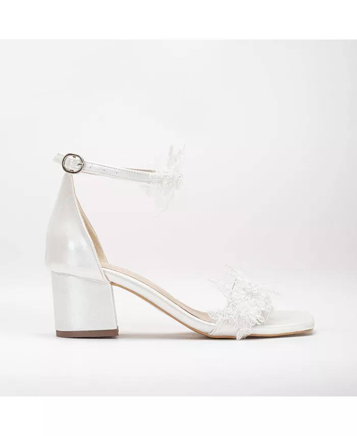 Свадебные босоножки Flora Lace на низком каблуке с кружевом Forever & Always Shoes