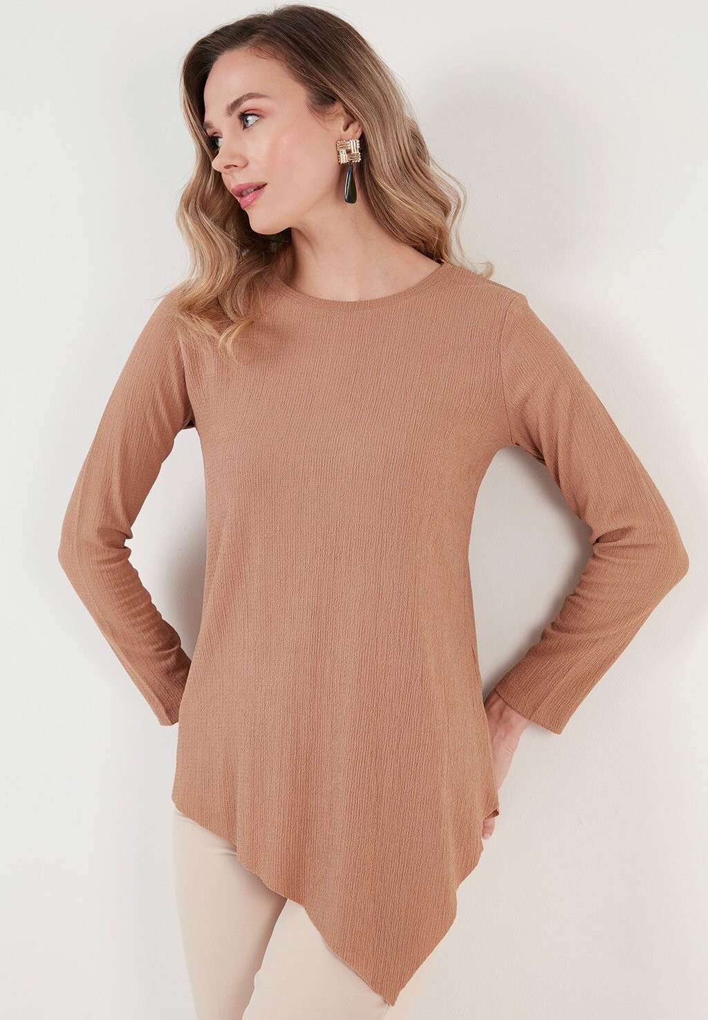 

Блузка Regular Fit LELA, бисквитная
