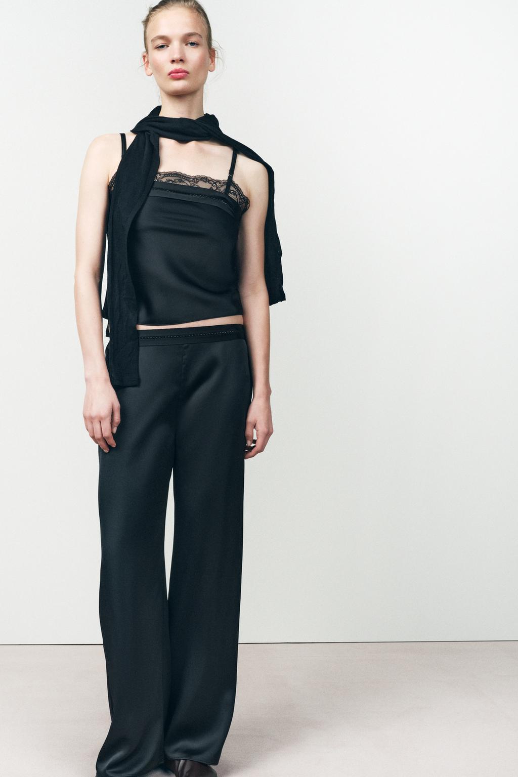 

Атласный топ с кружевными вставками ZARA, черный