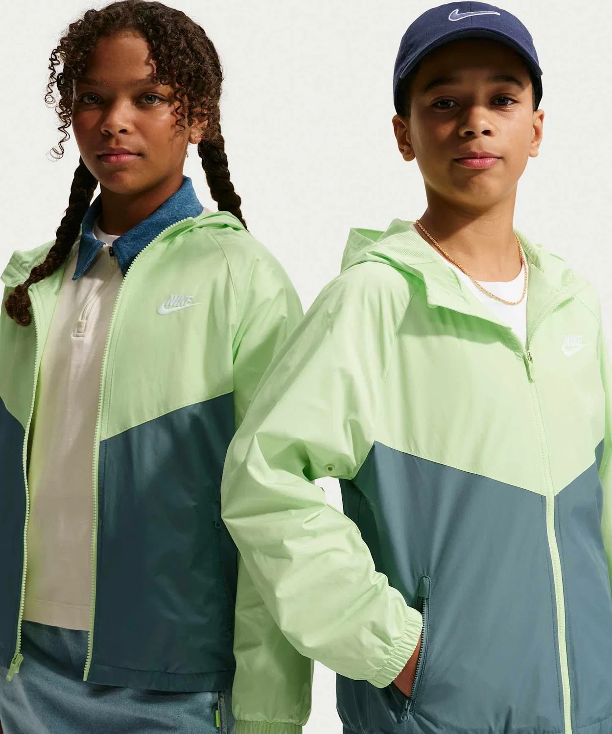 Куртка Nike Sportswear Windrunner Big Kids' Hooded Repel Jacket, зелёная