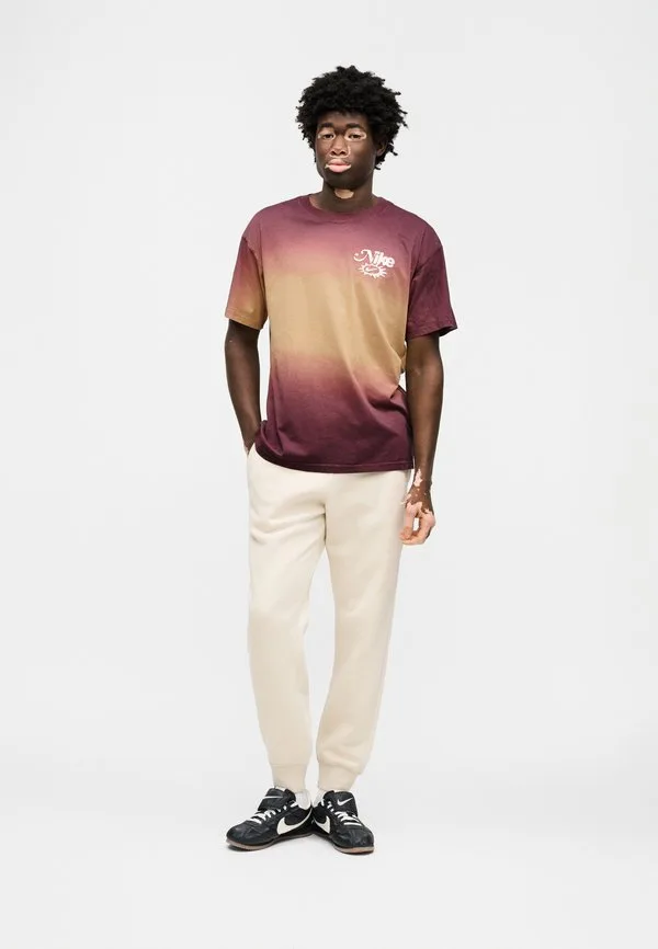 Футболка с принтом "tee dunk" Nike Sportswear, Buff Gold Coloured/Tattoo — фото 3