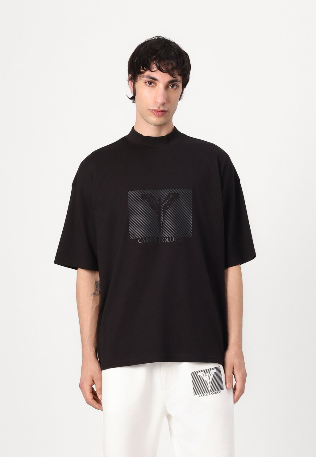 

Футболка с принтом UNISEX Carlo Colucci, черный