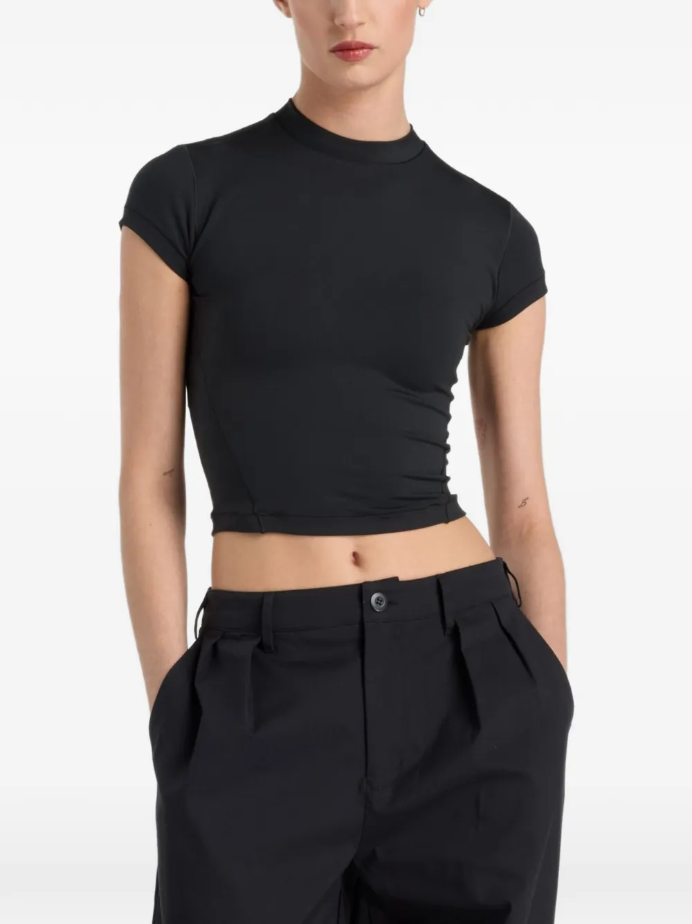 

Футболка NB Define облегающего кроя с короткими рукавами New Balance, черный