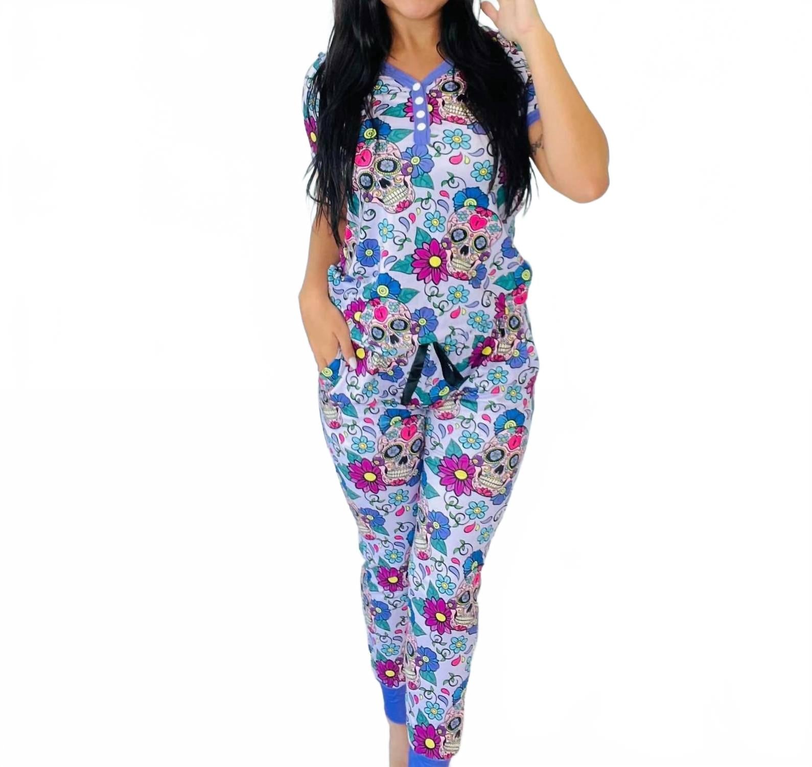 

Сахарные черепа: комплект для отдыха в разноцветном дизайне Shirley Stone, мультиколор