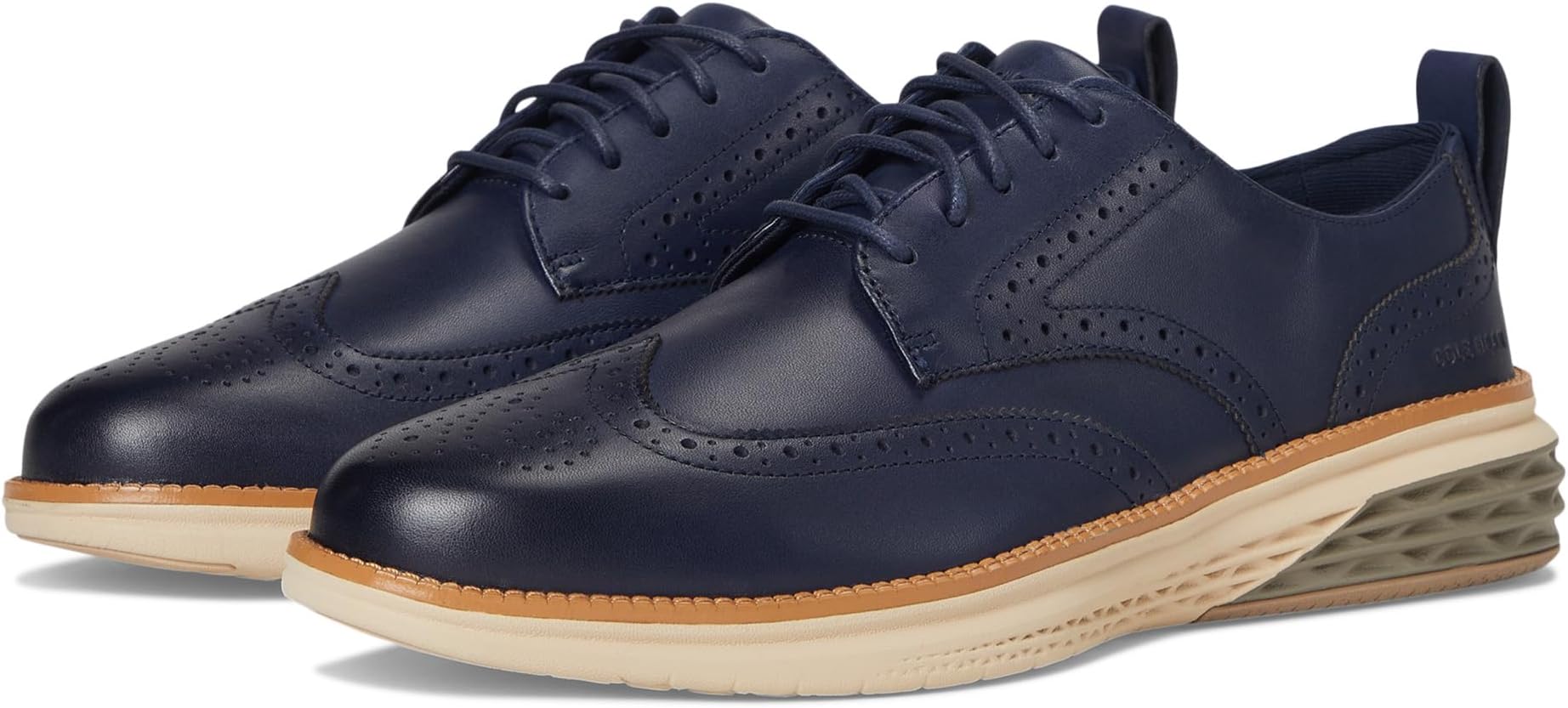 

Оксфорды Cole Haan Grand Hurrion Wing Tip Oxford, цвет Midnight Moon/Irish Coffee/Oat