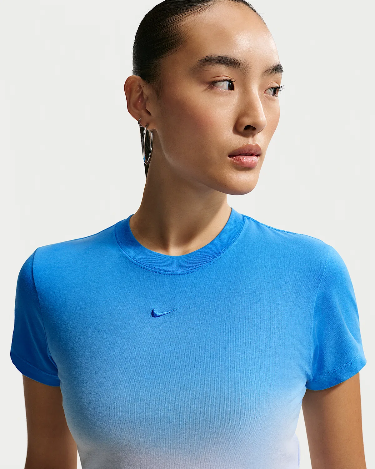 Женская укороченная футболка Nike Sportswear Chill Knit Slim, Light Photo Blue/Hydrogen Blue — фото 3