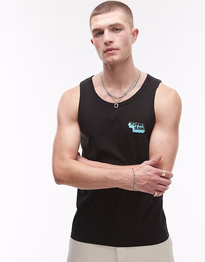 

Майка Tommy Jeans Stack Logo черного цвета
