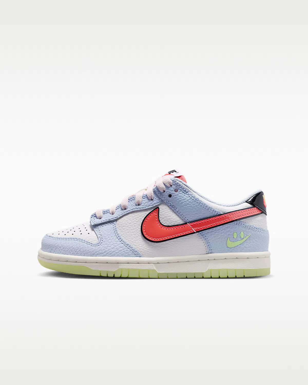 Кроссовки Nike Dunk Low для детей, White/Hydrogen Blue/Black/Flash Crimson