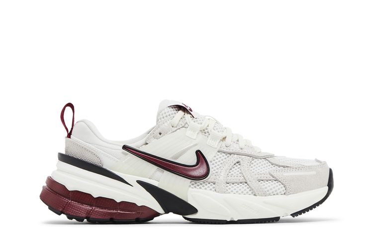 

Кроссовки Nike Wmns V2K Run SE White Black Team Red, белый