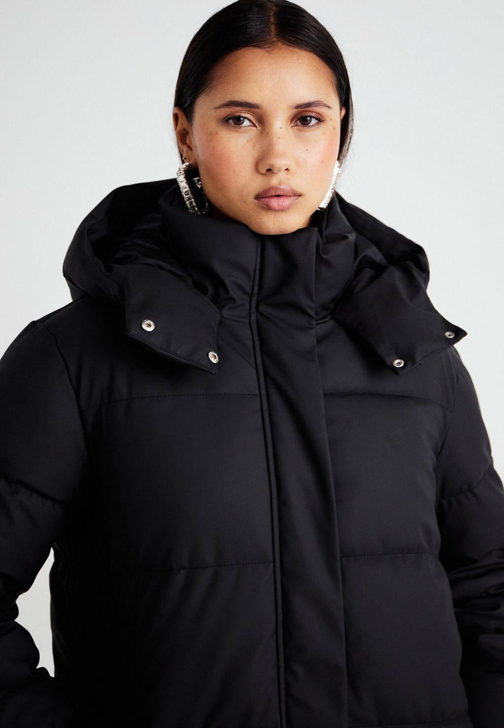 

Зимнее пальто VMGRETAKYLIE COATED NOOS Vero Moda, черный