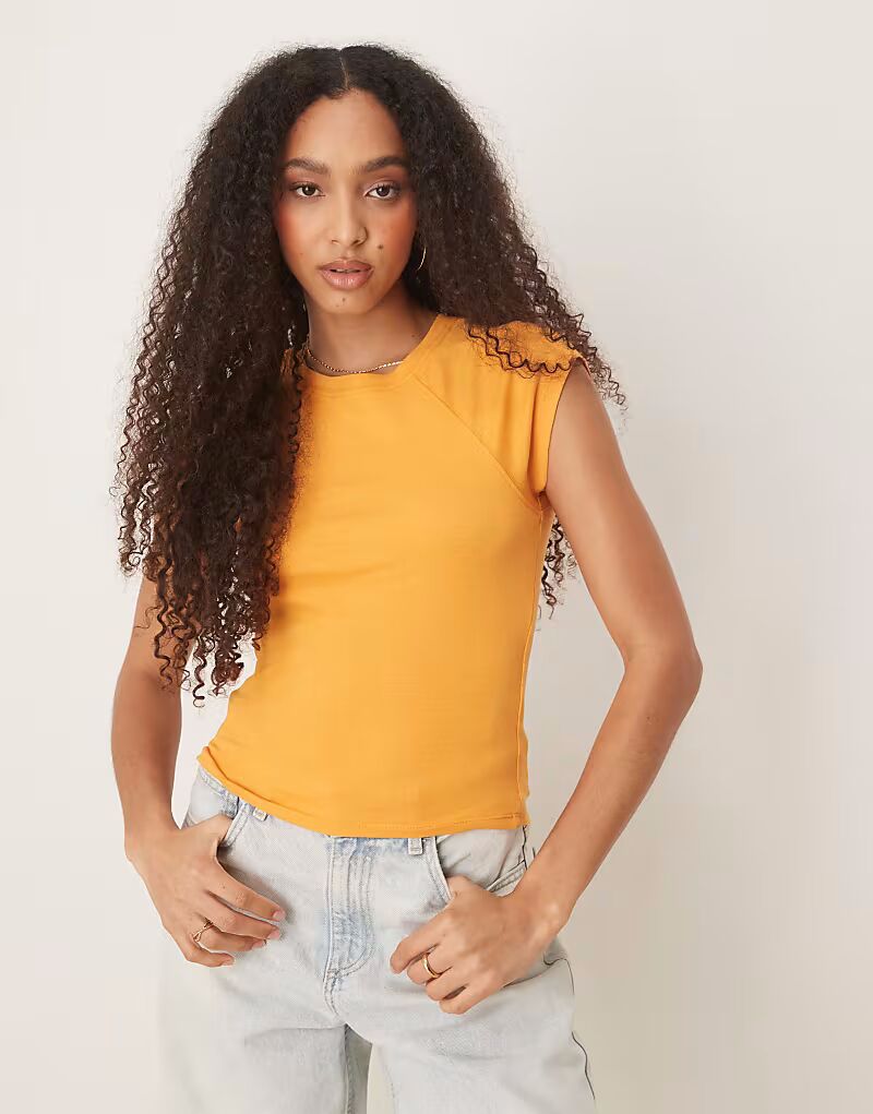 

Футболка с рукавами реглан и кроем для малышей ASOS DESIGN абрикосового цвета