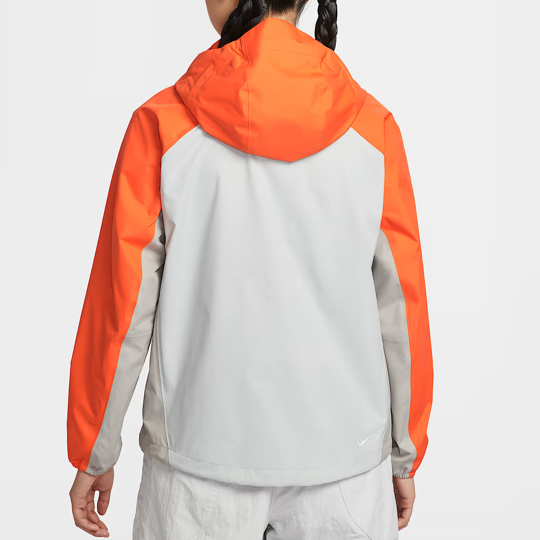 Куртка-ветровка ACG FW25 Waterproof, Windproof, Breathable, Lightweight женская Nike, safety оранжевый/mist серый/university серый/mountain белый — фото 2