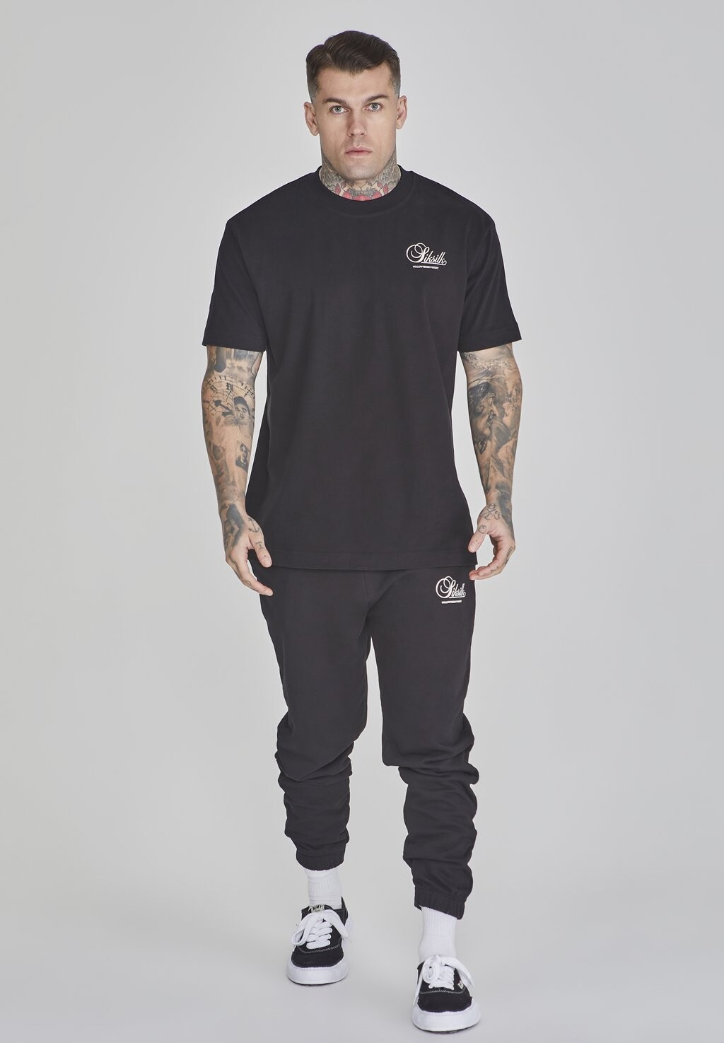

Футболка с принтом Graphic SIKSILK, черная