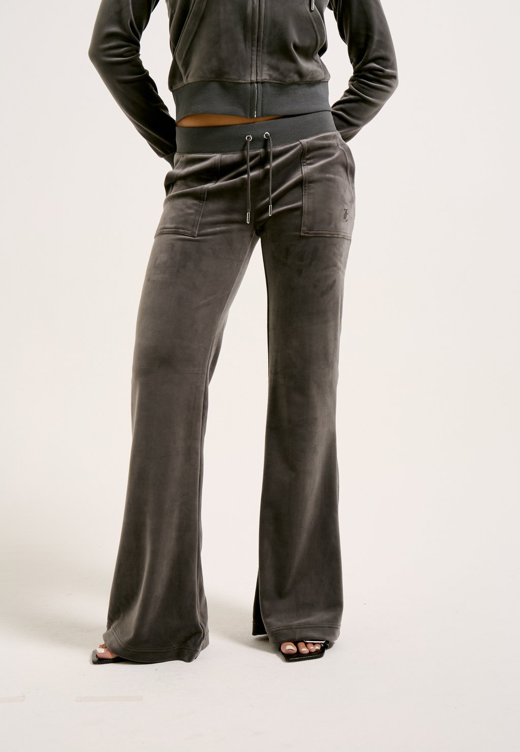 

Брюки LAYLA LOW RISE POCKETED FLARE Juicy Couture, зеленый