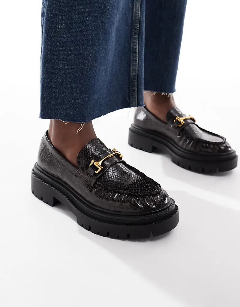 Массивные мокасины Schuh Lark с пряжкой из коричневой змеиной кожи