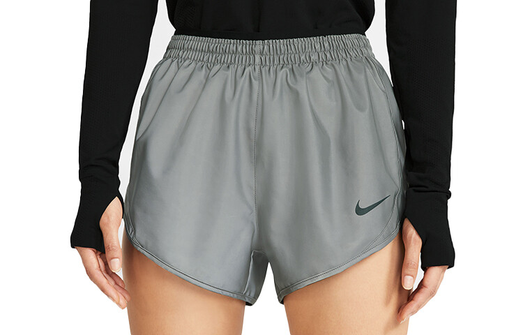 Повседневные шорты женские серебристые Nike