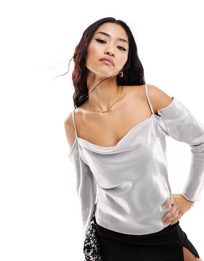 

Серебристый атласный топ с открытыми плечами River Island