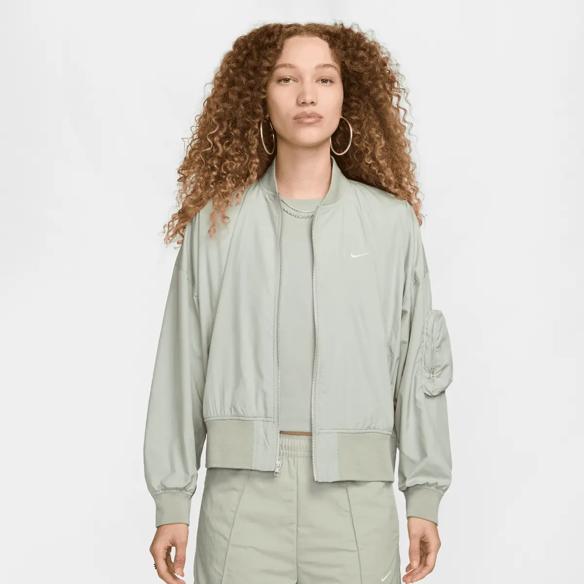 

Куртка Nike Sportswear Essential Bomberjacke, зеленый