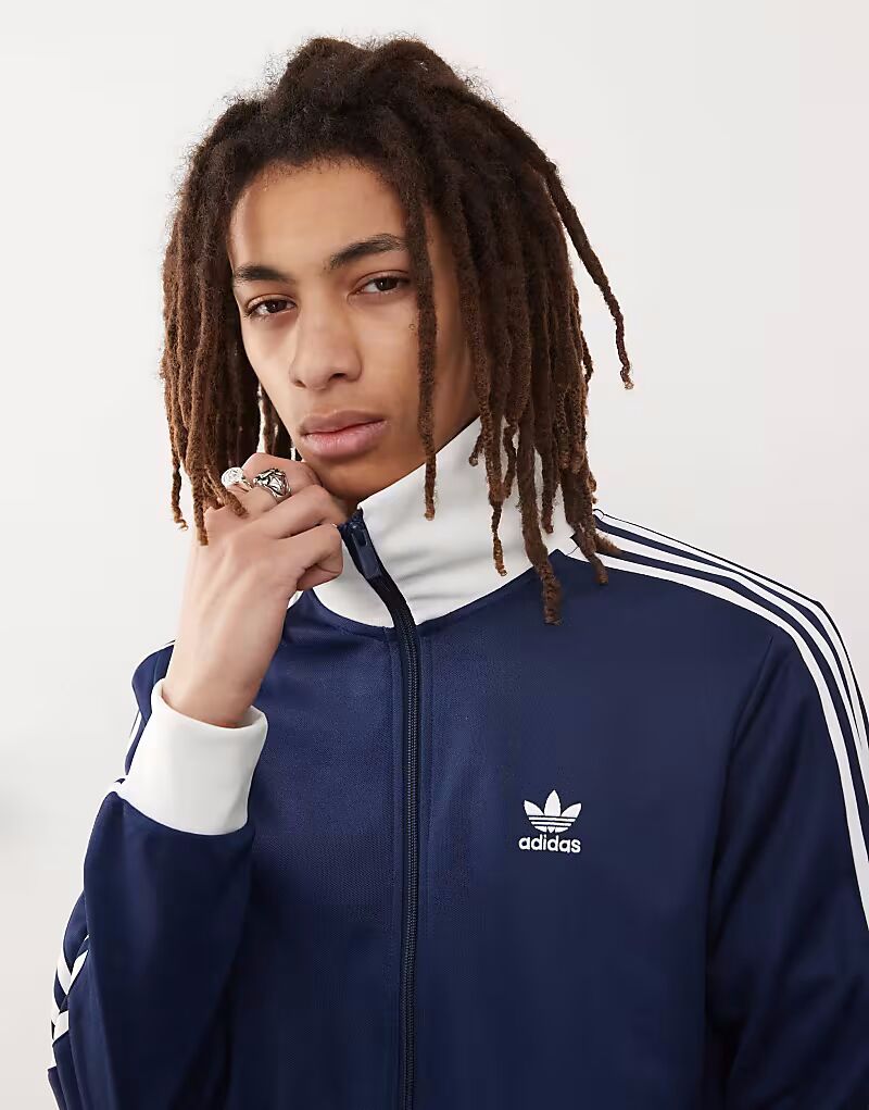 

Спортивная куртка Adidas Originals Classics темно-синего цвета