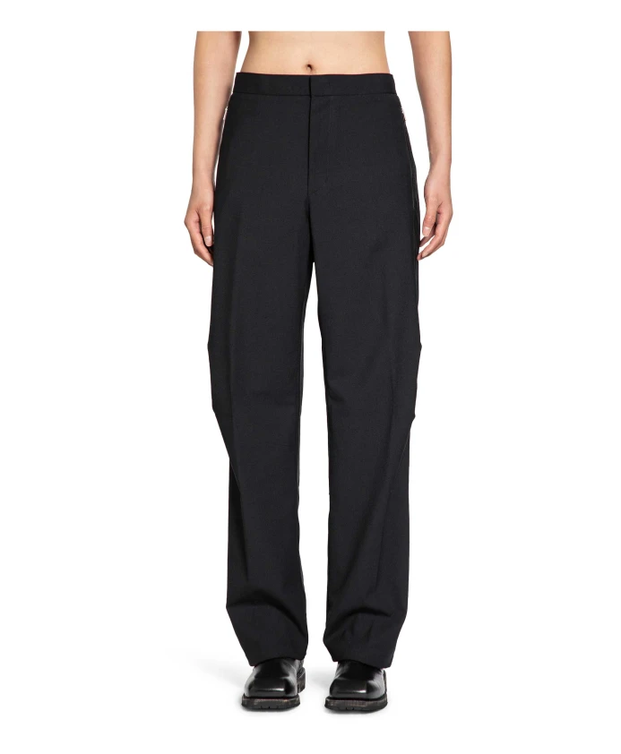 

Черные брюки с косым кроем и продуманными швами. Herno, черный