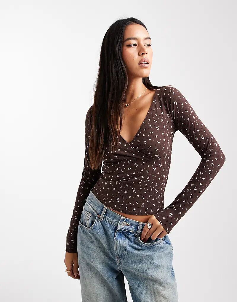 

Длинный топ Hollister с запахом и цветочным принтом коричневого цвета