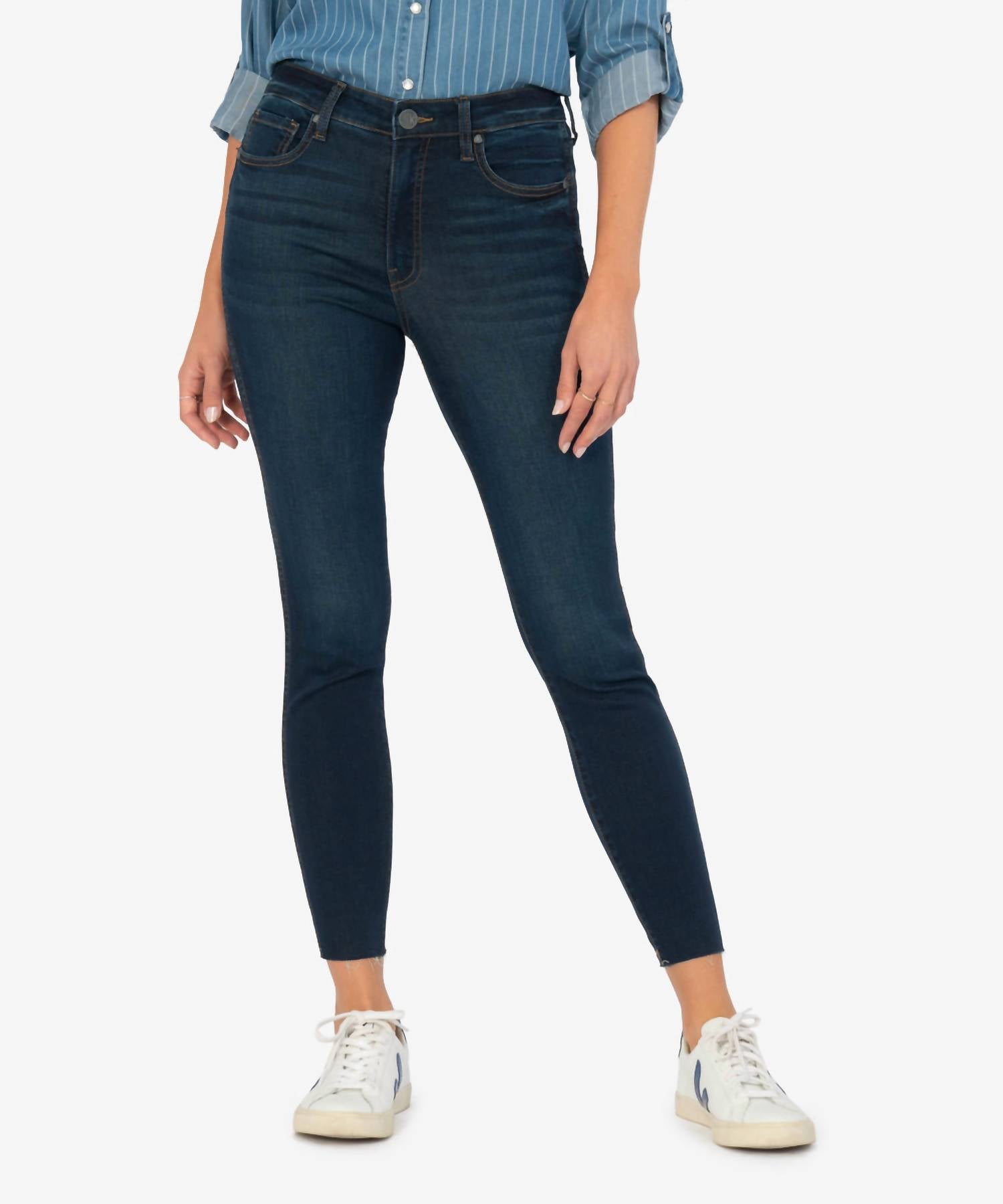 

Джинсы Connie High Rise Fab Ab Slim Fit в цвете Altar Wash KUT FROM THE KLOTH